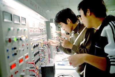 信息電子技術服務實驗中心簡介